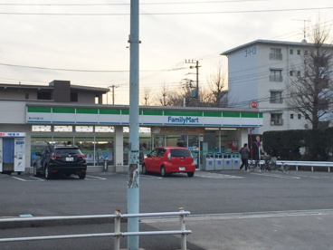 ファミリーマート滝山中央通り店の画像2