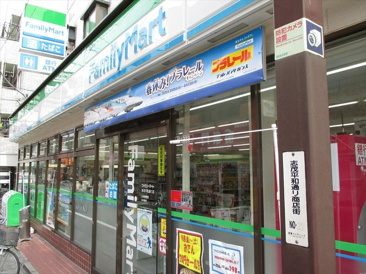 コンビニエンスストア ファミリーマート 赤羽平和通り店
