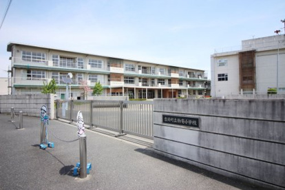 吉岡町立駒寄小学校の画像1