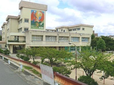 豊中市立泉丘小学校の画像1