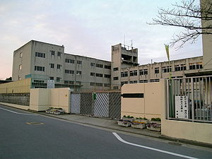 東中学校