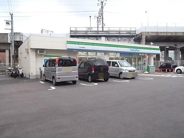 ファミリーマート忍ケ丘駅前店