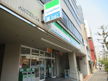 ファミリーマート台東一丁目店の画像1