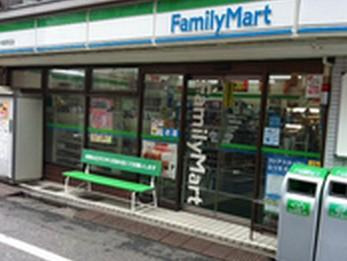  ファミリーマート 東京家政大学店の画像1