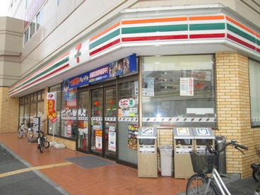 セブンイレブン 大阪十三本町１丁目店の画像1