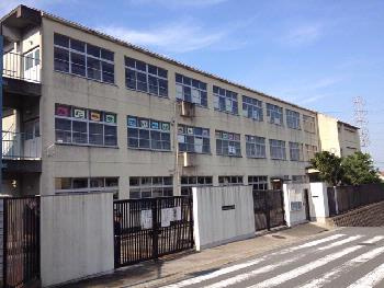 孔舎衙東小学校の画像1