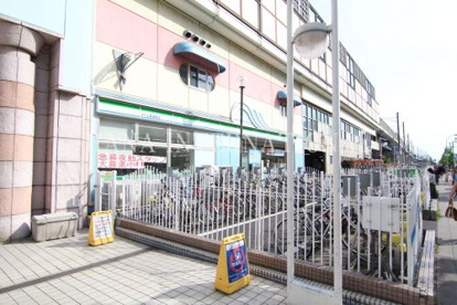 ファミリーマートアトレ新浦安店の画像1