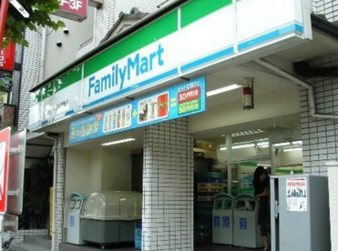 ファミリーマート・入船三丁目店の画像1
