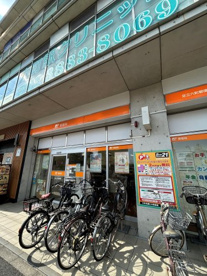  足立六町郵便局の画像1