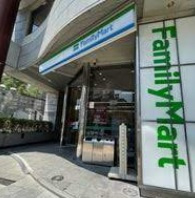 ファミリーマート 新神戸駅前店の画像1