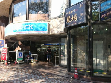 ローソン 国立駅南口店の画像1