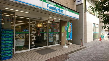 ファミリーマート中川小金井北店の画像1