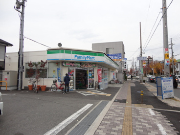 ファミリーマート八尾南本町店の画像1