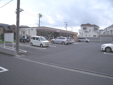 セブンイレブン綾瀬早川城山店の画像1