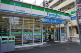 ファミリーマート東白楽駅前店