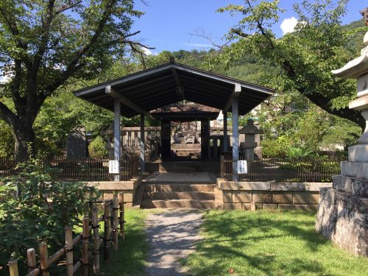 武田信玄公の墓の画像2