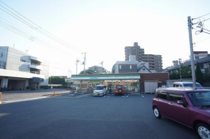 ファミリーマート西川口三丁目店の画像1