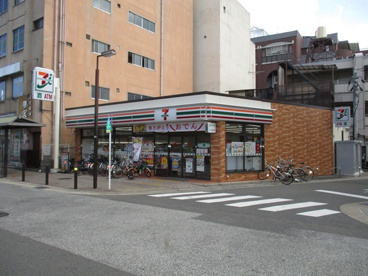 セブン-イレブン京都桂駅東口店の画像1