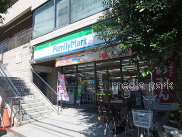 ファミリーマート 川崎梶が谷駅前店の画像1