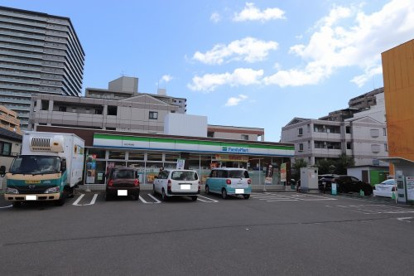 ファミリーマート仙台木町通店の画像1