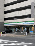 ファミリーマート 鶴川駅西店
