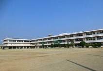 中山小学校