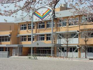 稲城市立平尾小学校の画像1