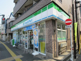 ファミリーマート 上中里三丁目店