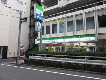 ファミリーマート北大塚店の画像1