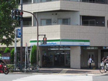 ファミリーマート 八丁堀駅前店 東京都中央区八丁堀２丁目２２の画像1
