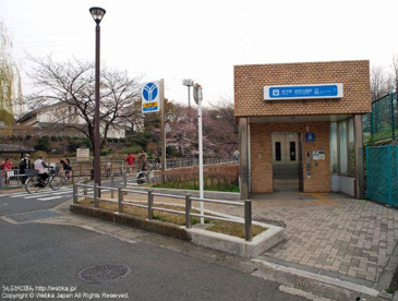 横浜市営地下鉄ブルーライン　岸根公園駅の画像1