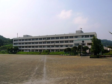 伊勢原市立緑台小学校の画像1