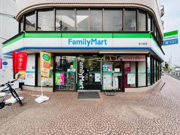 ファミリーマート 氷川台店の画像1