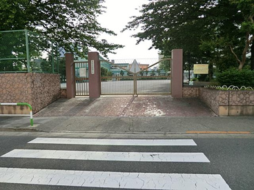 北区立堀船中学校の画像1
