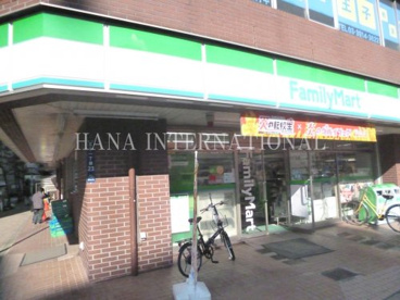 ファミリーマート 王子明治通り店の画像1