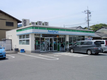 ファミリーマート香芝二上駅前店の画像1
