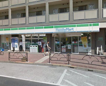 ファミリーマート 上落合二丁目店の画像1