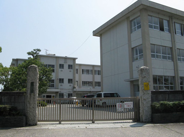 三重小学校の画像1