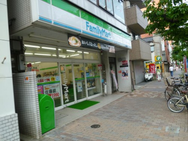 ファミリーマート　菊川1丁目店の画像1