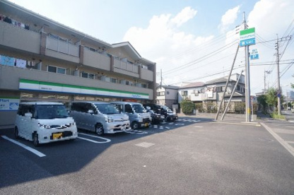 ファミリーマート蕨南町四丁目店の画像1