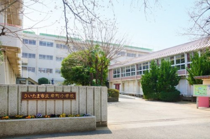 さいたま市立岸町小学校の画像1