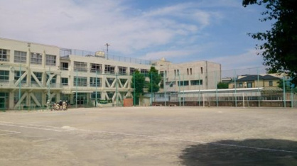 新宿区立牛込第一中学校の画像1