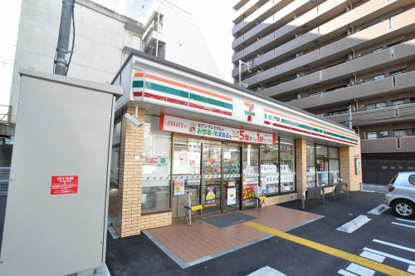 セブンイレブン大阪難波中3丁目南店の画像1