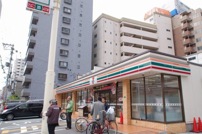 セブン-イレブン大阪ＯＣＡＴ前店の画像1