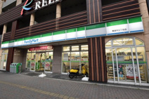 ファミリーマート難波中三丁目店