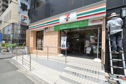 セブン-イレブン大阪南堀江１丁目南店の画像1