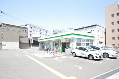 ファミリーマート 九条南二丁目店の画像1