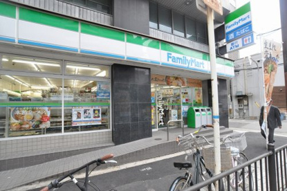 ファミリーマート西本町二丁目店の画像1