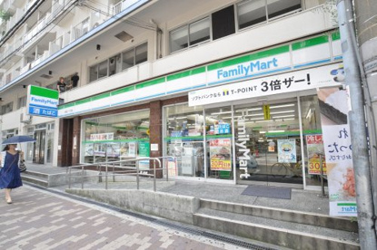 ファミリーマート南堀江一丁目店の画像1