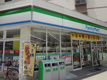 ファミリーマート江戸堀一丁目店の画像1